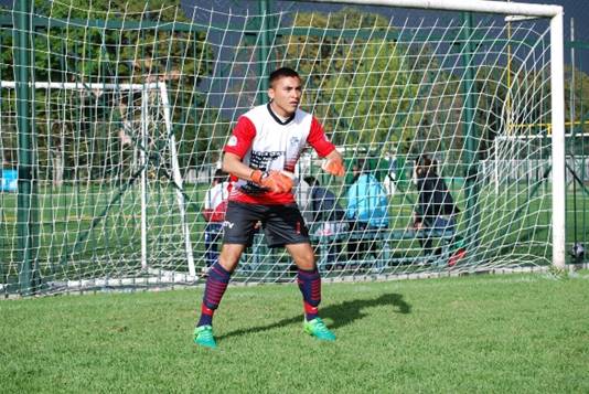 Imagen que contiene hierba, valla, exterior, f�tbol

Descripci�n generada con confianza muy alta